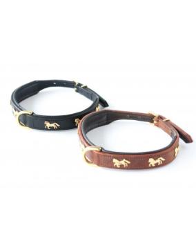 HB Halsband Paard. --- Luxe, gevoerde lederen halsband met messing paardjes, in 2 kleuren.