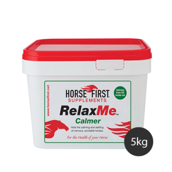 Horse First RelaxMe --- Ergänzungsmittel für Pferde und Ponys gegen übermäßige Anspannung, Übereifer und Konzentrationsprobleme.